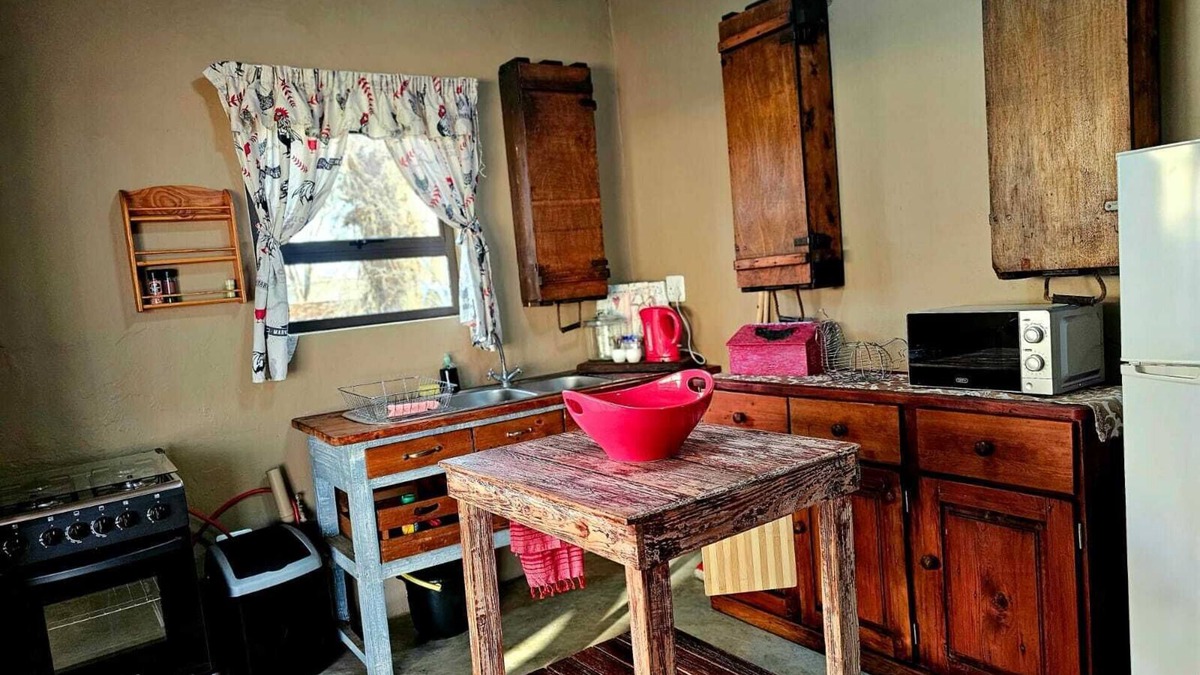Potchefstroom House | Your Perfect Getaway, Charming 2-Bedroom Self-Catering Stay.