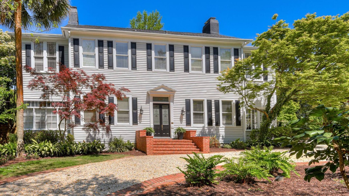 Aiken House | Your perfect getaway nestled in the heart of Aiken.