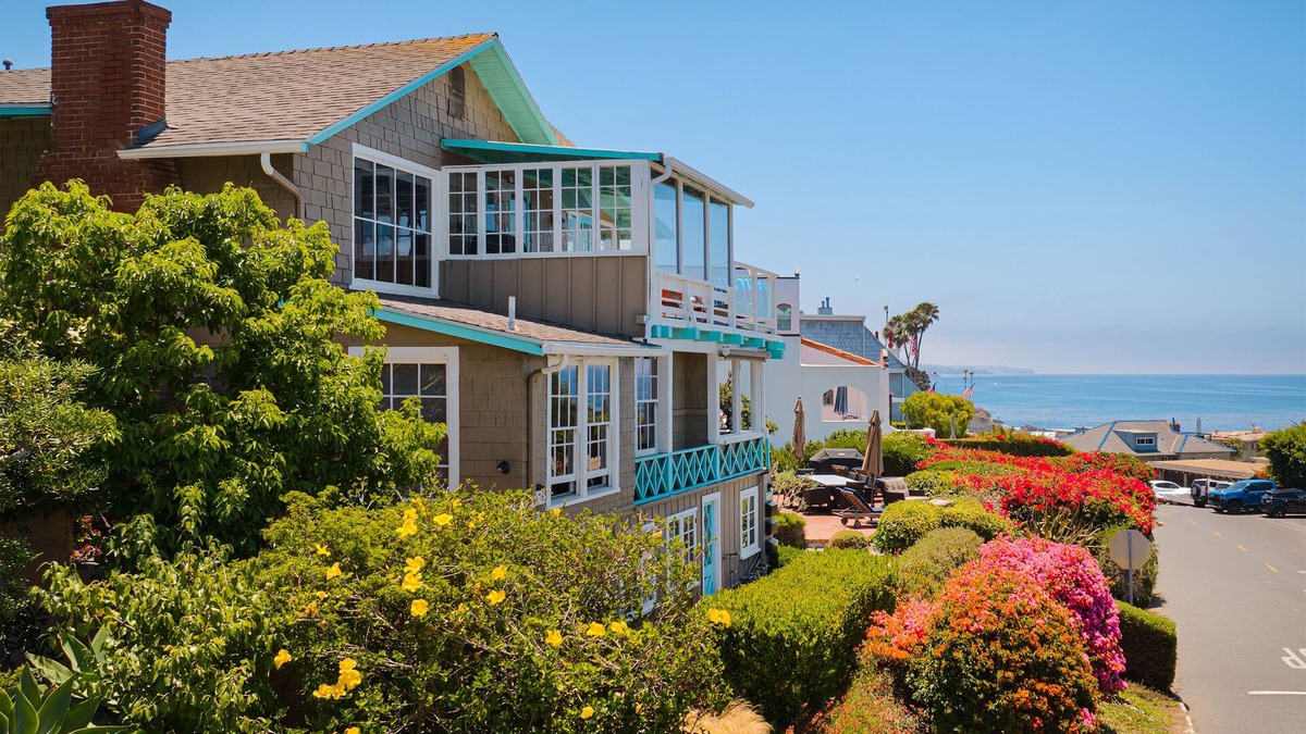 Laguna Beach Cottage | Your perfect short escape: surf, sand and a charming iconic beach cottage.