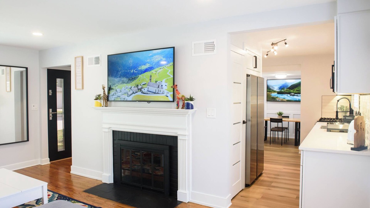Arlington Heights House | Your perfect stay! Fenced yard, pets, infants, families welcomed!