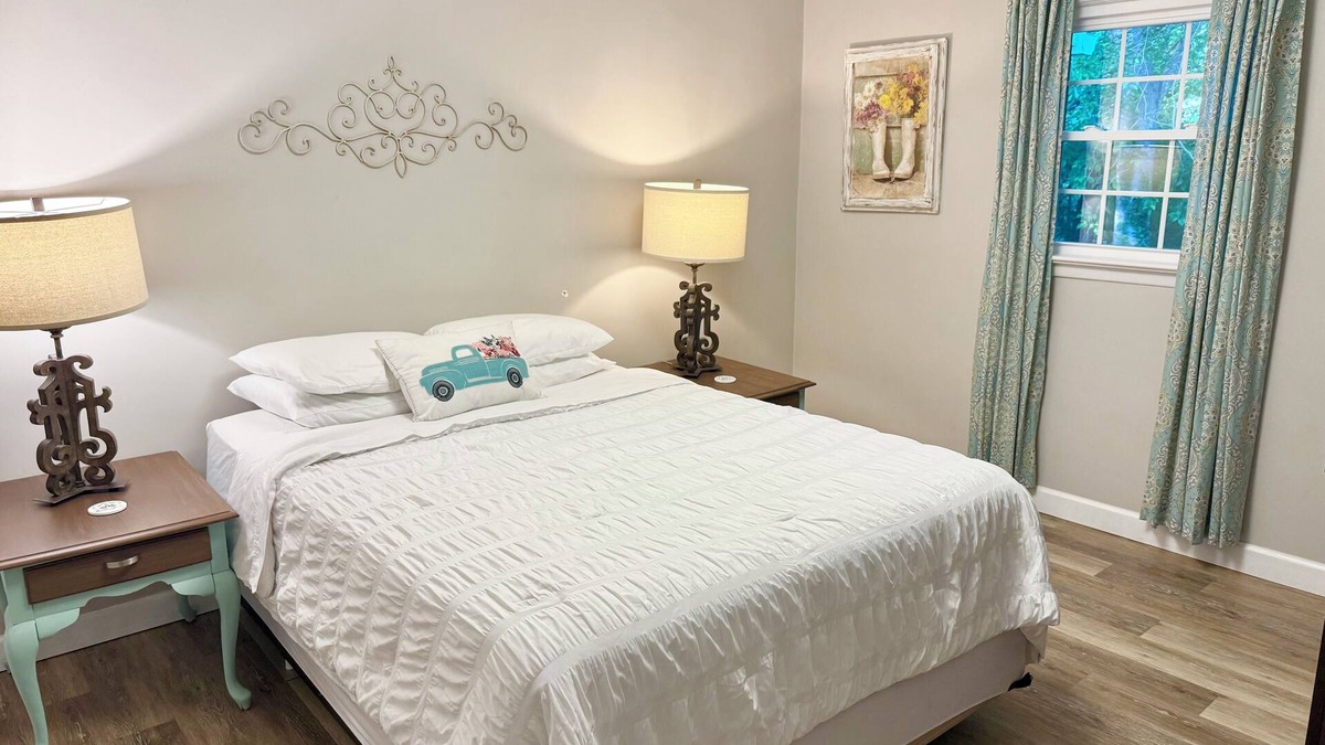 Hickory Apartment | Your Private Country Base | Relax & Reboot-Country Bumpkin