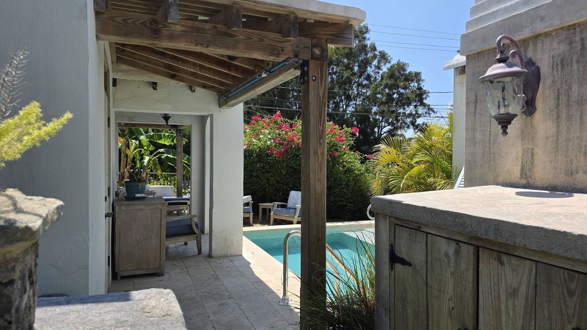 Paget House | Your Private Luxury Villa - 3 Bedrooms, House & Cottage, Pool, Walk to Beach!n