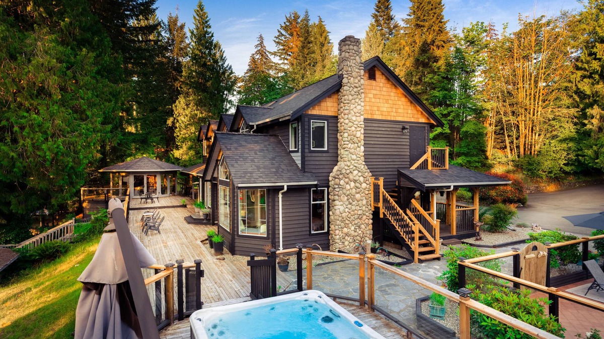 Port Alberni Hotel | Your Private Resort Awaits! Come make memories no matter what the season.