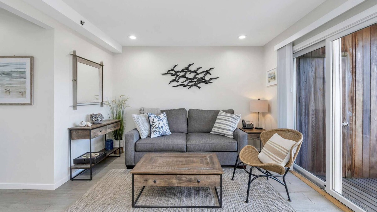 Napeague Apartment | Your Quietude 1BR Beachside Home |Tennis+Pool+WiFi