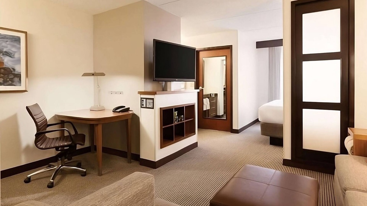 Gwinnett Place Apartment | Your Relaxing Getaway Awaits! Family-friendly Unit. Near Bunten Road Park!