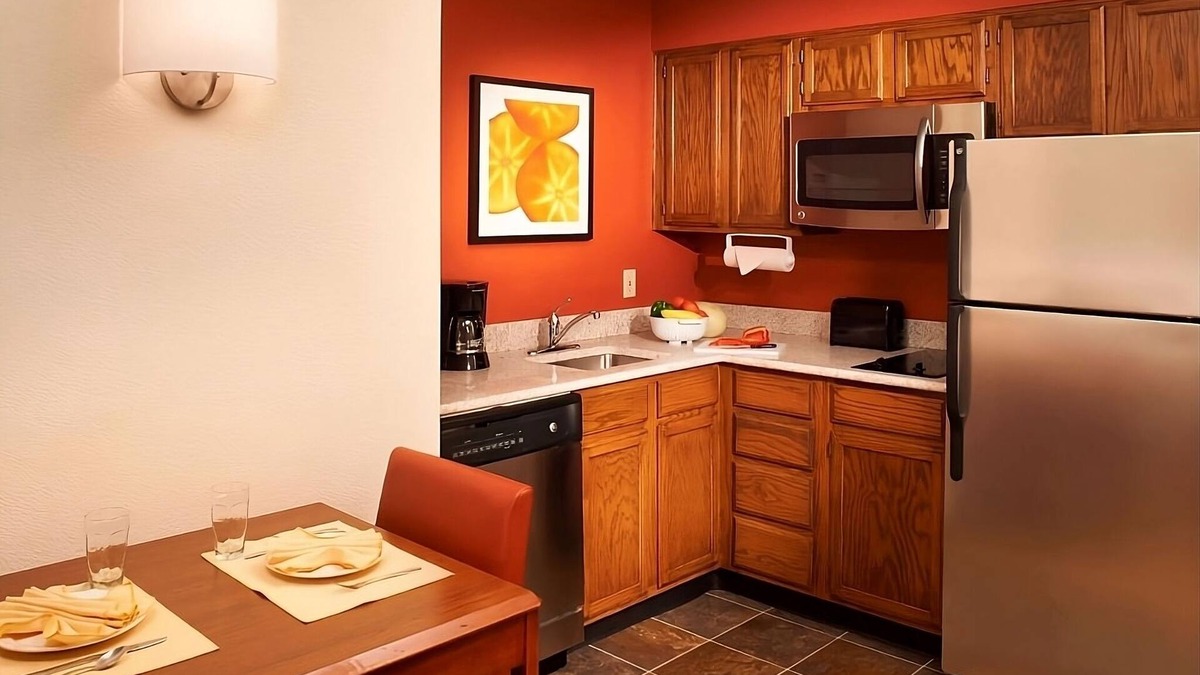 Waukegan Apartment | Your Relaxing Getaway Awaits! Outdoor Pool, Pets Allowed, Free Breakfast!