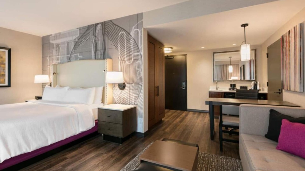 Berkeley Heights Hotel | Your Relaxing Getaway! Free Breakfast, Indoor Pool, Free Parking!