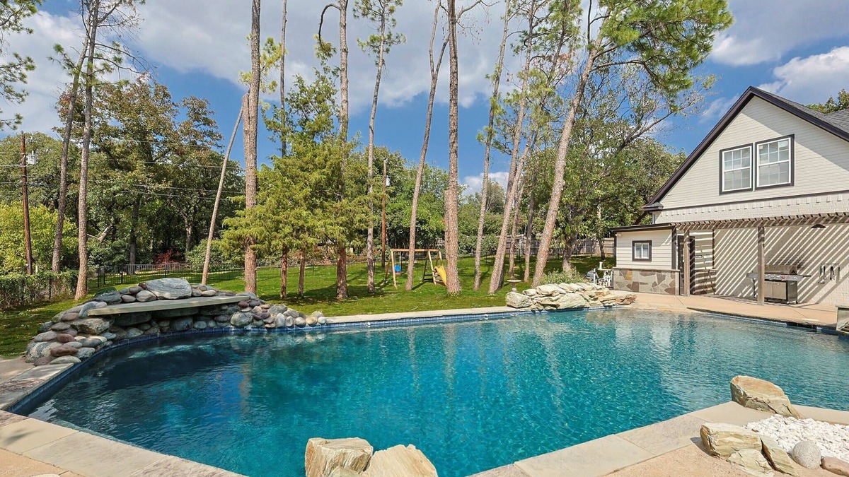 Roanoke House | Your Rustic Retreat w Backyard Oasis, Pool, Patio
