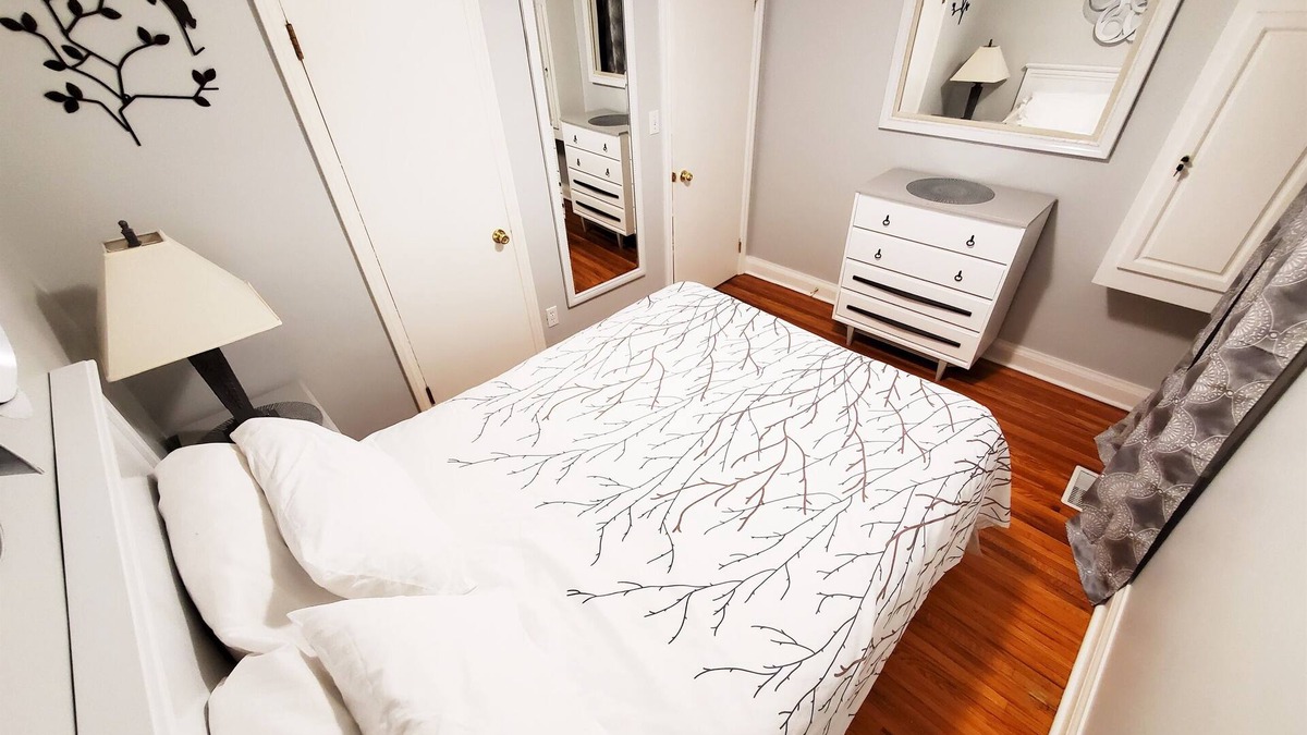 Sarnia House | Your Sarnia "Home away from Home" is right here!