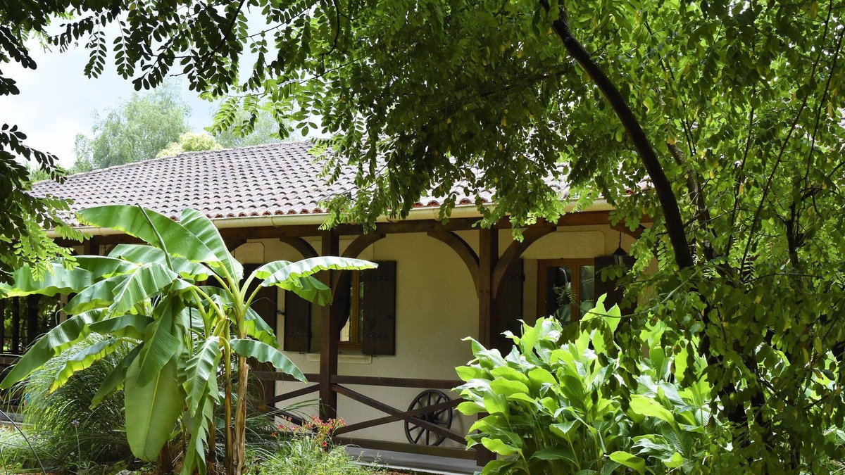 Montpon-Menesterol House | Your secluded country oasis in southwest France