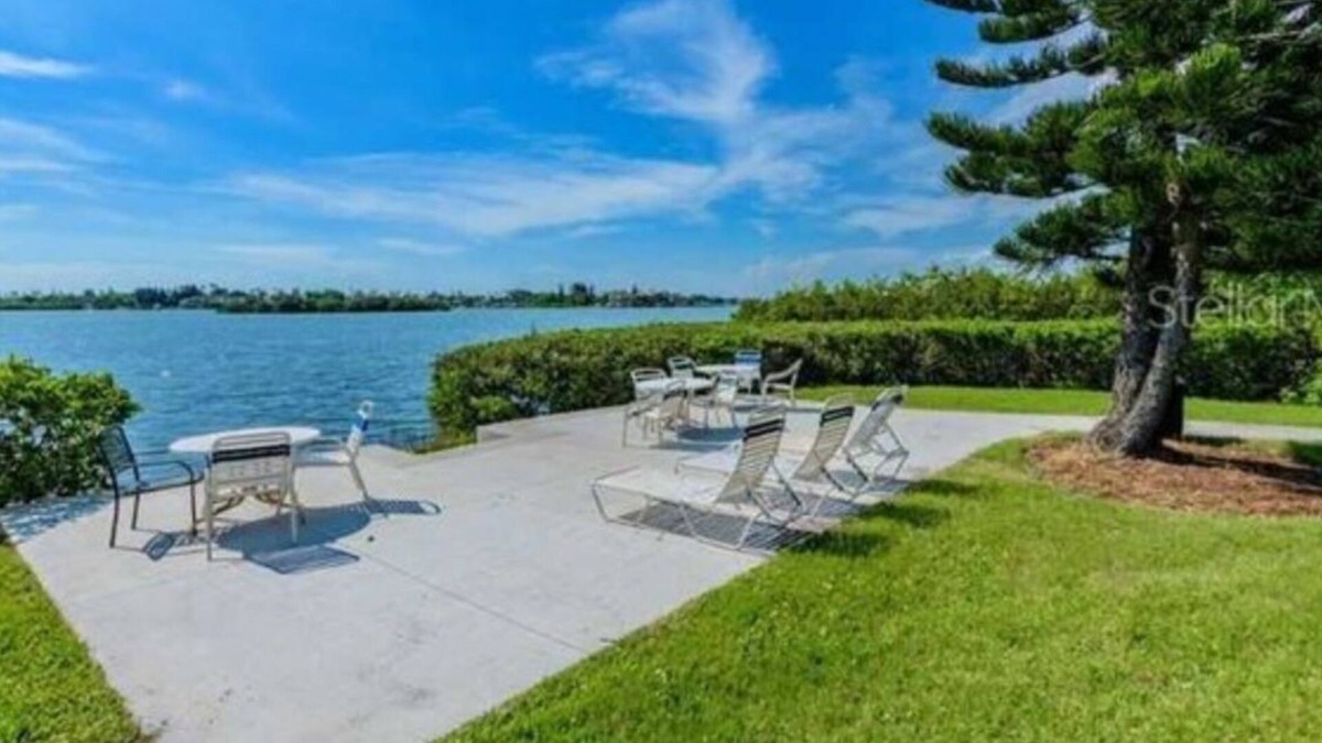 Largo Condo | Your Slice of Paradise: 1-Bedroom Condo on the Intercoastal.