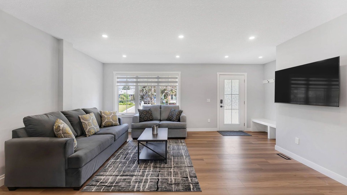 Haysboro House | Your stay in Comfortable 2BR|2Bth in Haysboro