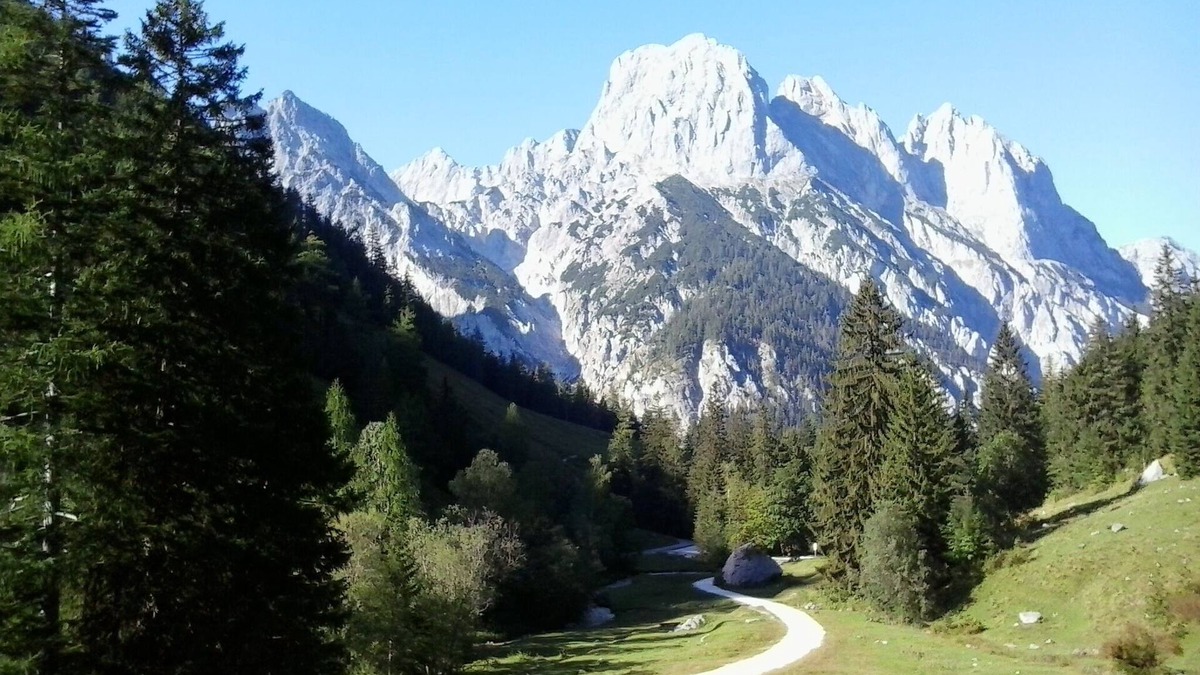 Lofer Apartment | Your studio with a wonderful panoramic view of the Loferer mountains