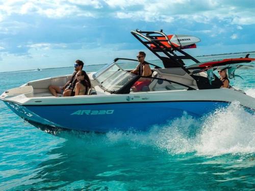 Downtown Tampa Boat Rental | Your Tampa Bays Party Boat