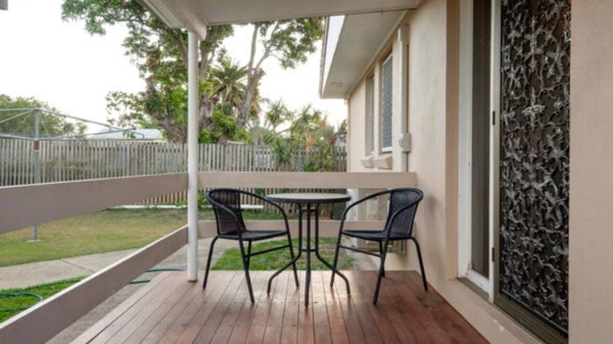 Walkervale Apartment | Your Unit at Southside central, close to everything, air con and pet friendly.