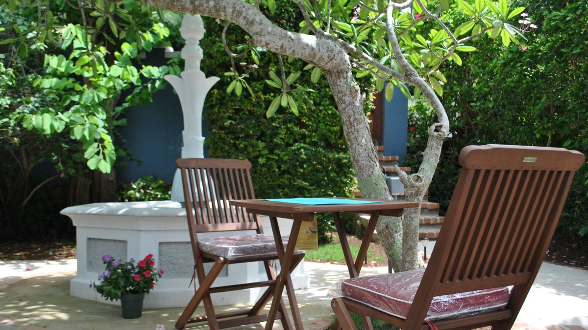 Paget House | Your very own private space in Bermuda with Twizy charger