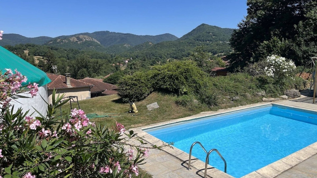 Crechets Bed & Breakfast | Yourte Bosquet with hot tub