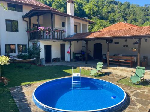 Troyan House | Yovkovata Kyshta