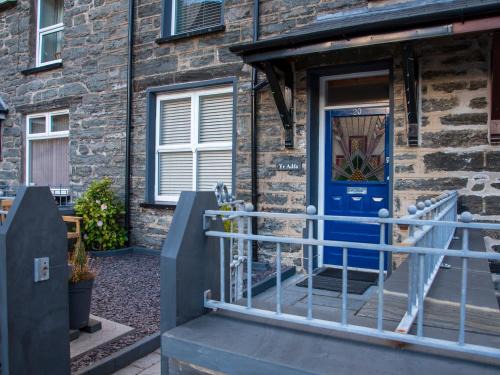 Rhiwbryfdir House | Yr Adfa The Retreat