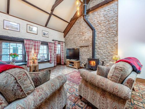 Pentrefelin House | Yr Hen Efail