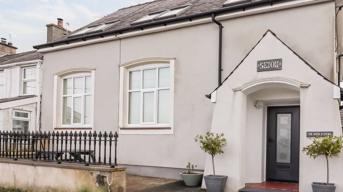 Brynrefail Cottage | YR HEN FESTRI, family friendly, luxury holiday cottage in Y Felinheli