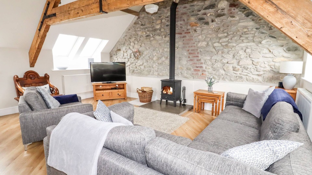Brynrefail Cottage | Yr Hen Festri