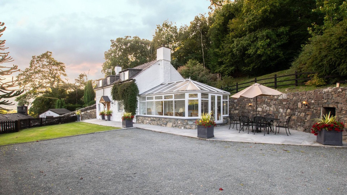 Llanelltyd House | Ysgubor Illtyd - The Barn