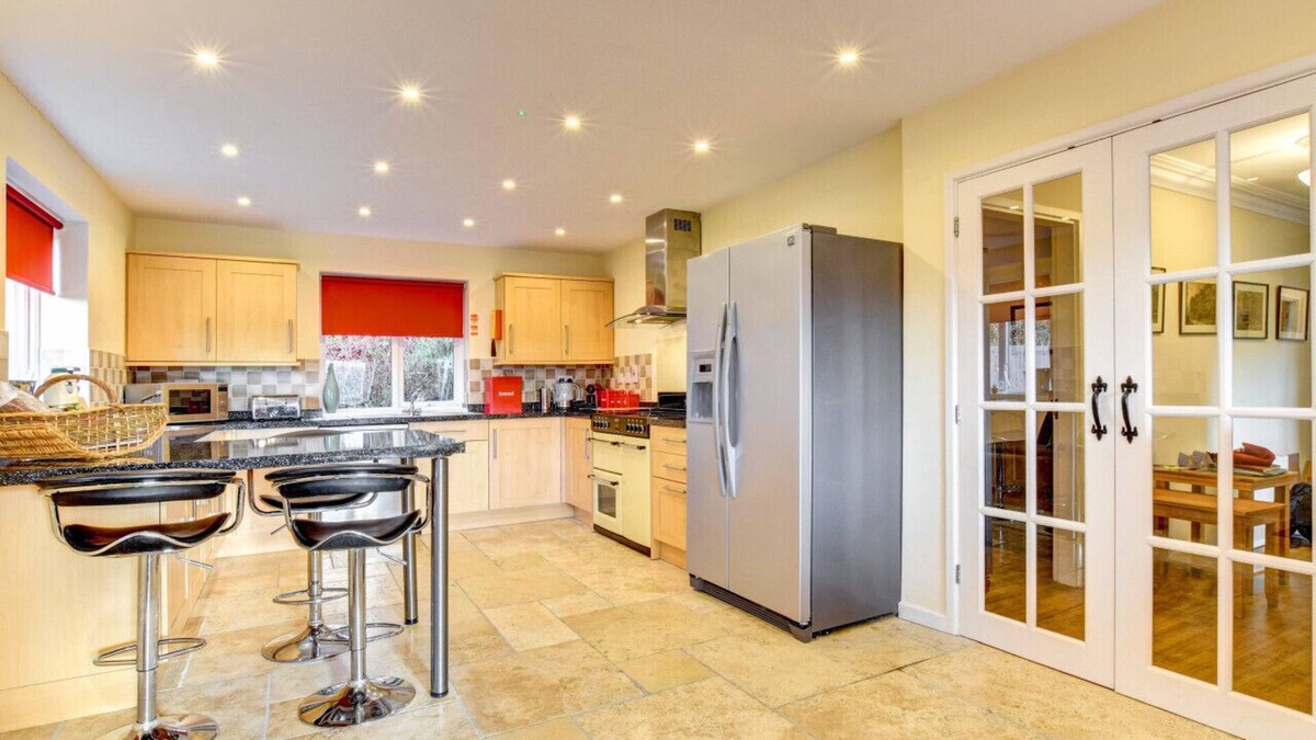 Nantgarw House | Ysgubor y Coed - Four Bedroom House, Sleeps 8