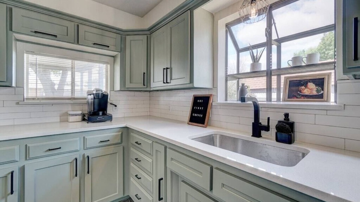 Yukon House | Yukon Boho Bungalow w/Huge Kitchen just off I-40