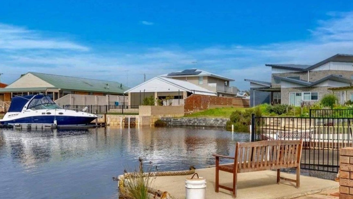 South Yunderup House | Yunderup Canal Retreat - Life on the water!