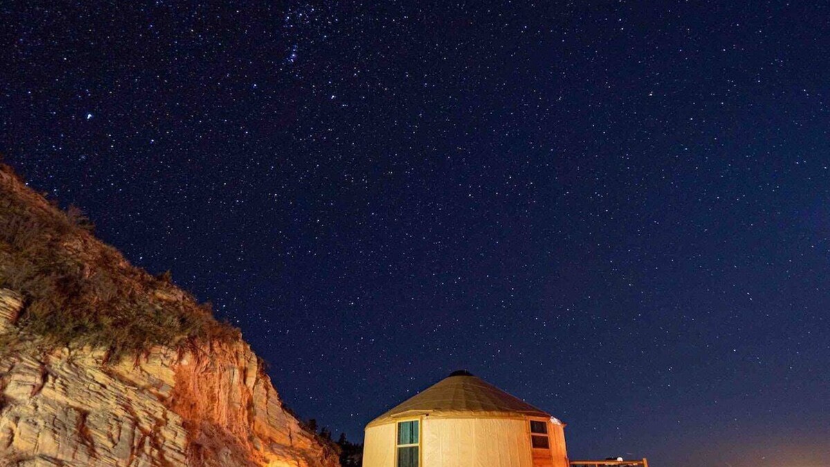 Orderville House | Yurt #4 Near Bryce & Zion w/Stargazing & 2 Kings