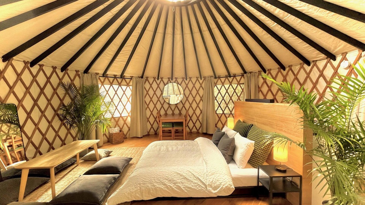 Port Moody Cabin | Yurt |Hot tub & Sauna |Cape Carraholly Retreat