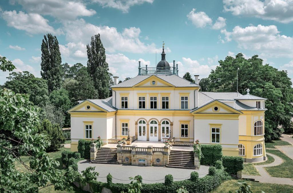 Dobrenice Hotel | Zámek Dobřenice