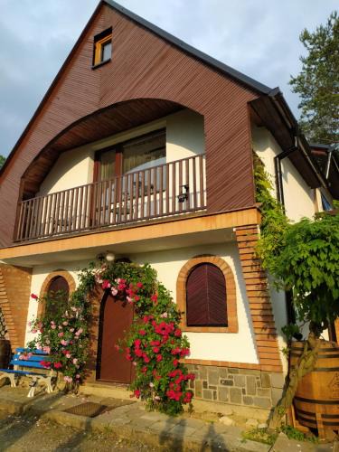 Kostelec House | Za humny je sklep