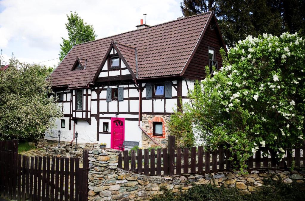 Gmina Swierzawa House | Za Różowymi Drzwiami