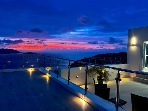 Leonards House | Zafira Luxe