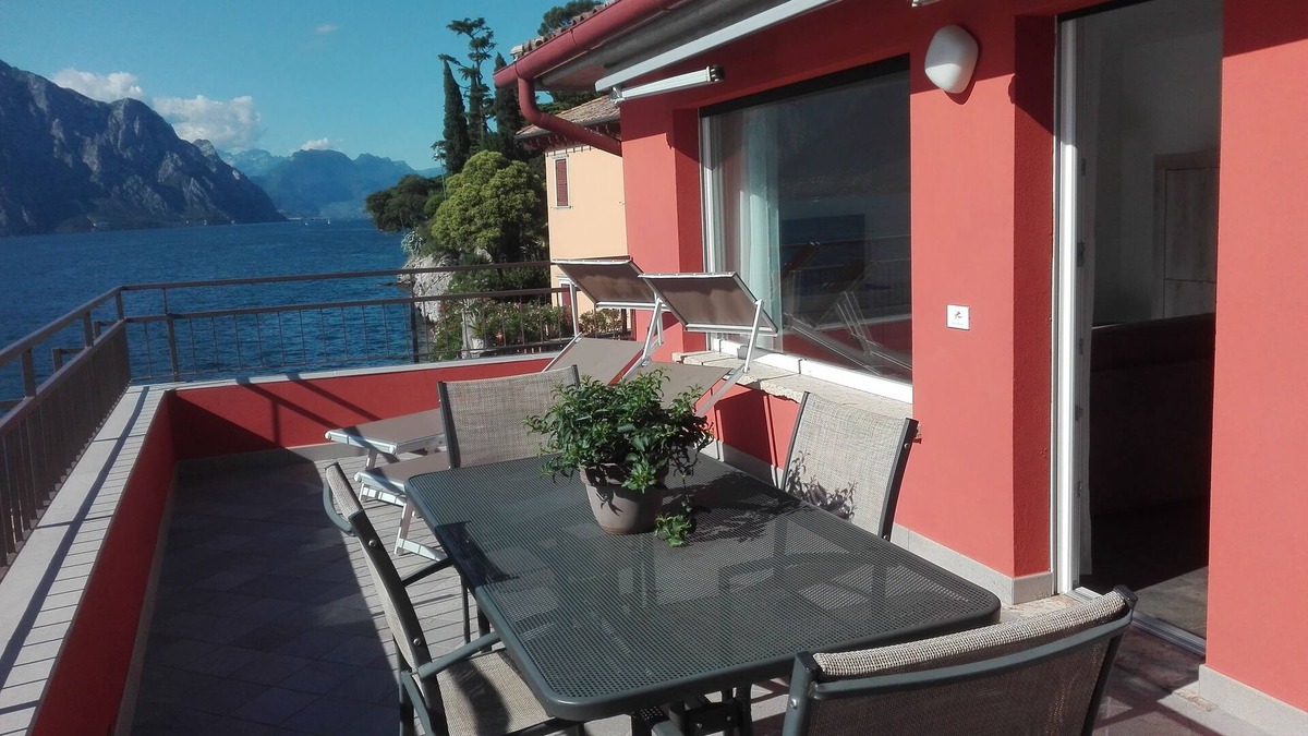 Malcesine Apartment | Zamarì Apartments directly by the lake