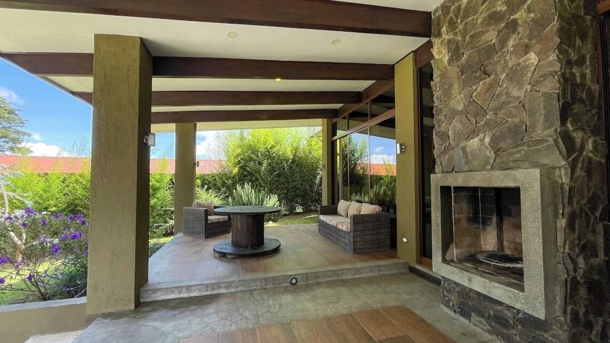 Alfaro Ruiz House | Zarcero Zen Mountain Lodge - Spacious modernized countryside home, FAST wifi