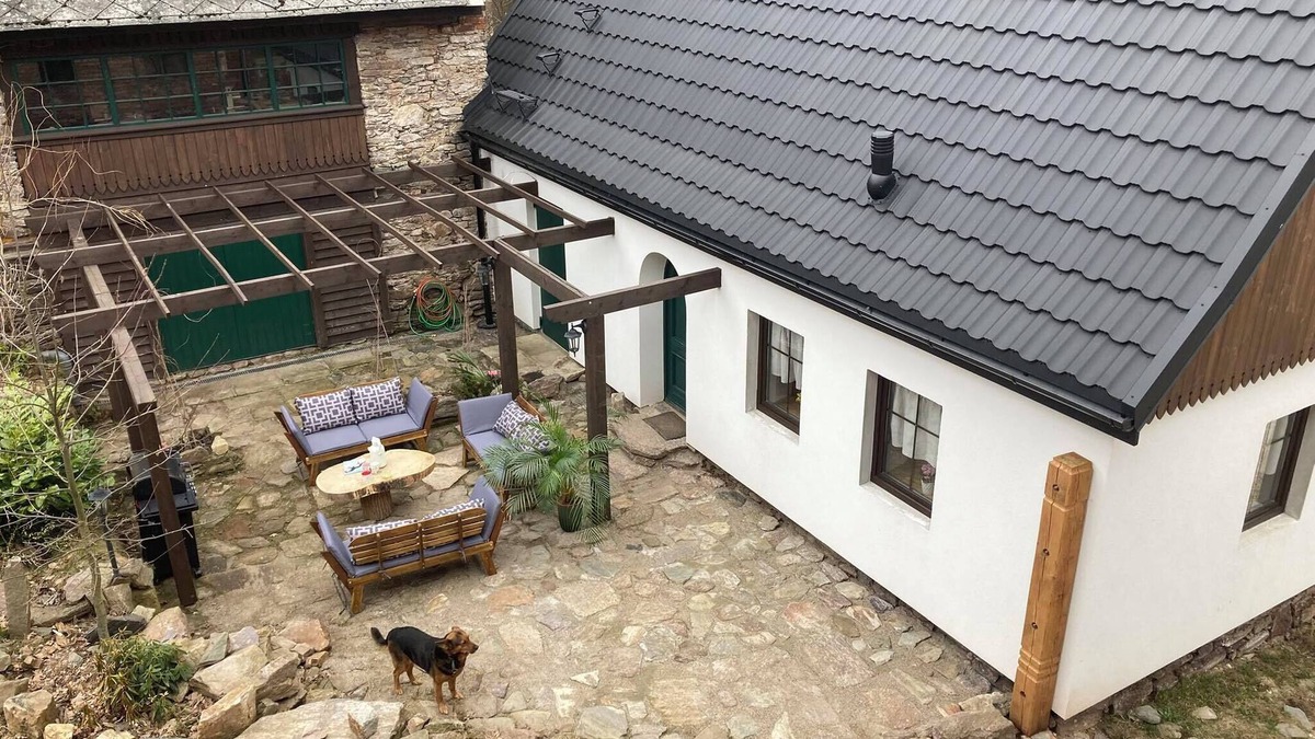 Miedzylesie House | Zarembianka Guest House is green, quiet and surrounded by nature.