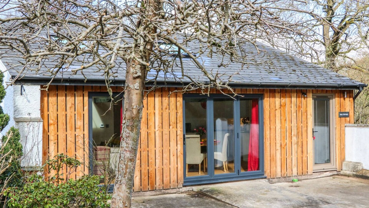 Copplestone Cottage | ZEAL COTTAGE, family friendly, with a garden in Crediton