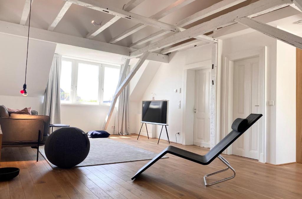 Nippes Apartment | Zehuus mit Domblick und Dachterrasse