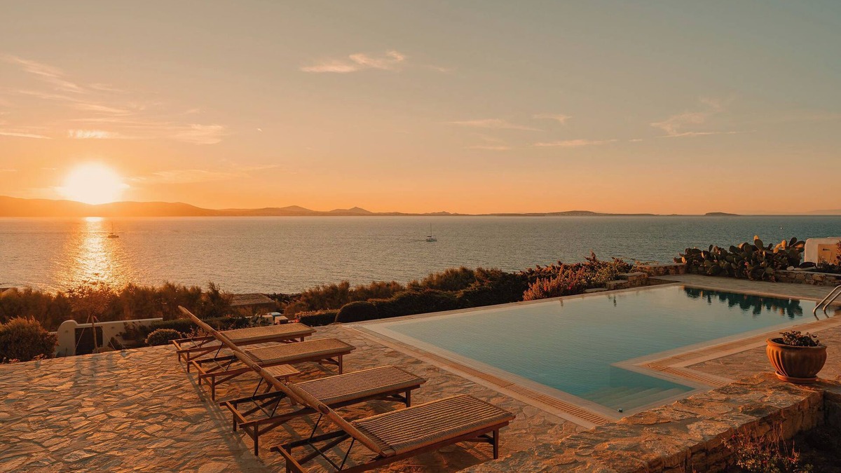 Stelida Villa | ZELION VILLA "Colored by shades of Greek blue and Sunset's orange"