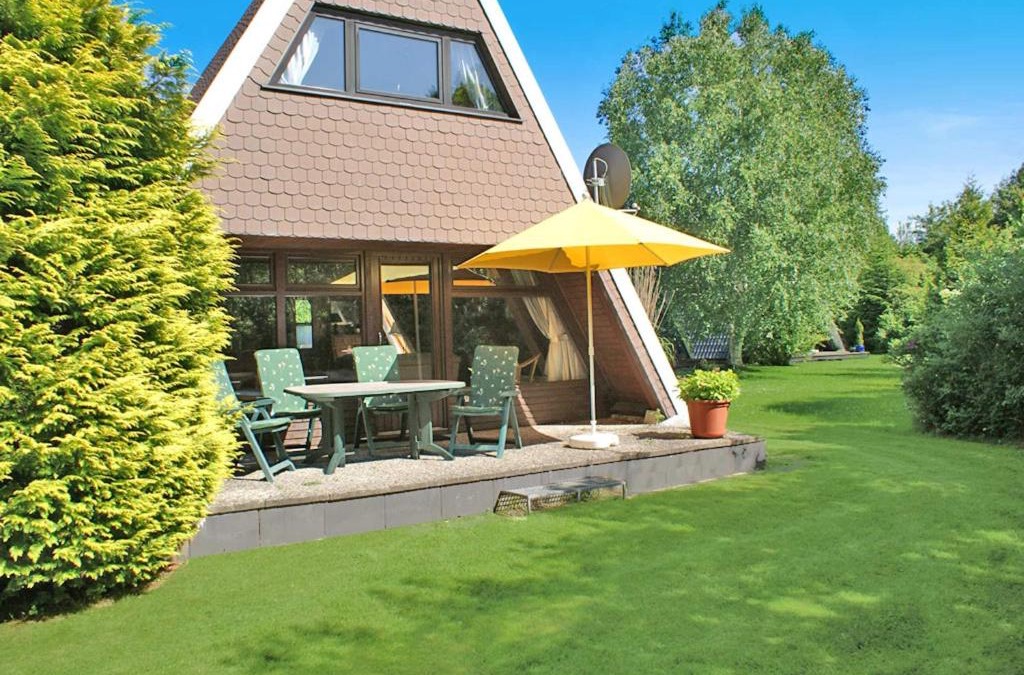 Damp Resort | Zeltdachhaus mit TV im Schlafzimme