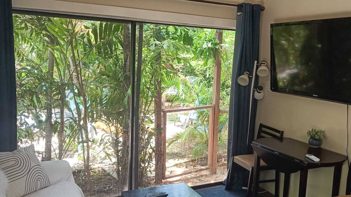Savannah Cottage | Zen Eden 1-bedroom in Savannah with WiFi, AC, close to beach and shopping