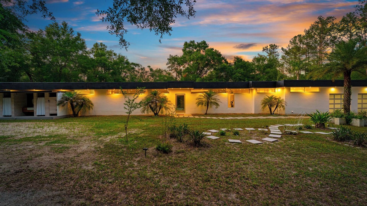 Floral City House | Zen Escape Pool Trails Outdoor Kitchen