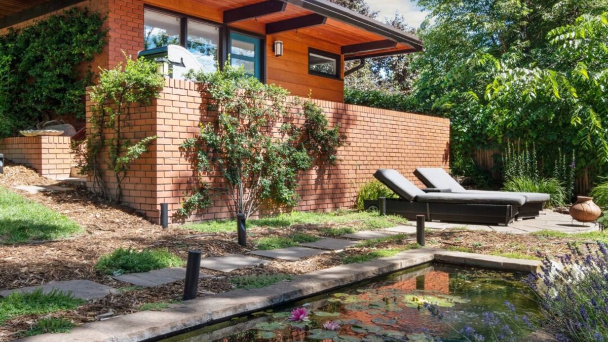 Old North End Cottage | Zen Garden House