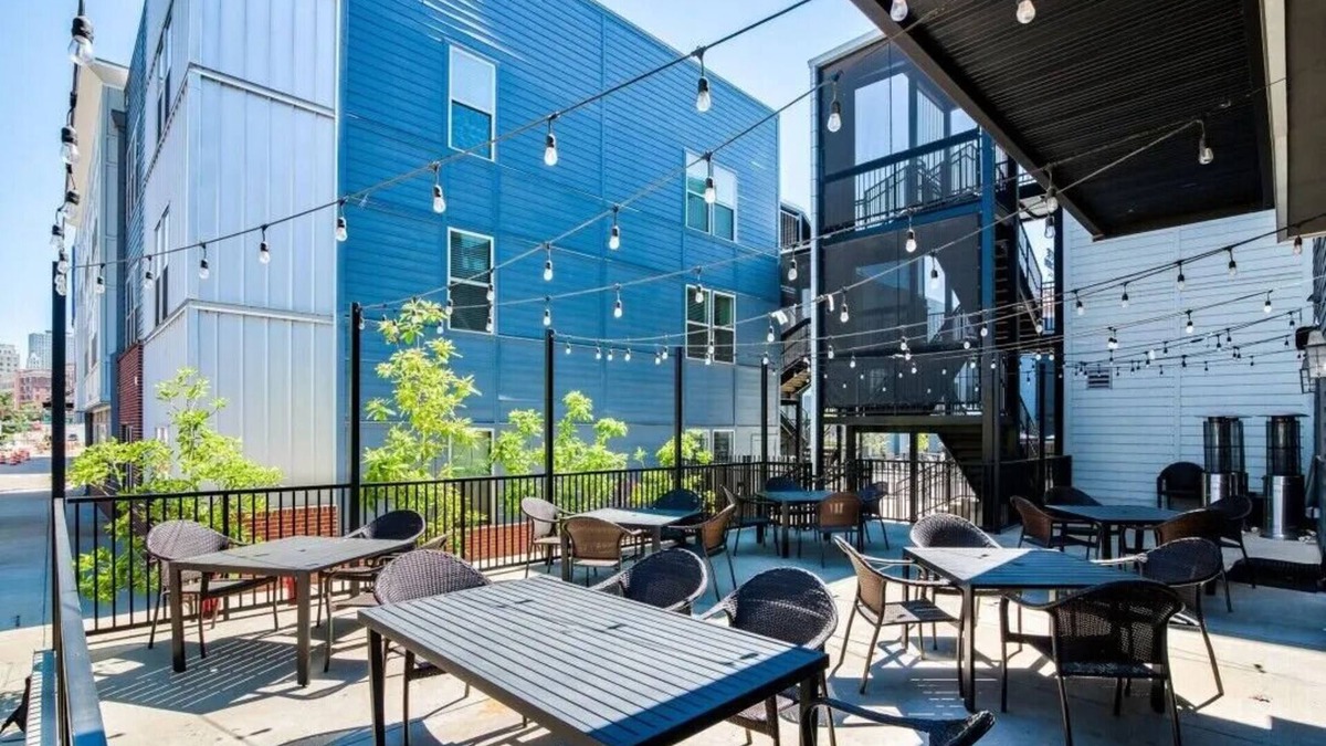 Downtown Memphis Apartment | Zen Garden KING SUITE downtown + POOL & GYM