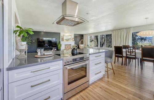 Amazon Villa | Zen Haus, Spacious Retreat, luxury, near UO