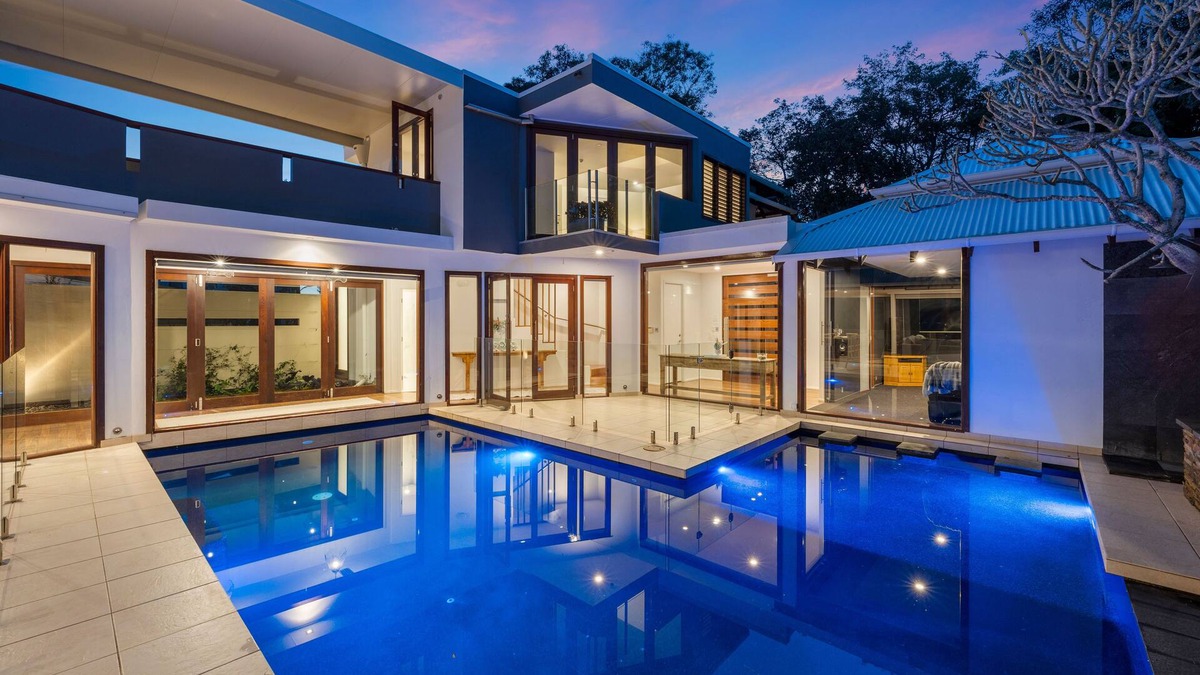 Wamberal House | ZEN- Heated Pool (Sep to May), 5 Bedrooms, Wamberal Lake Front