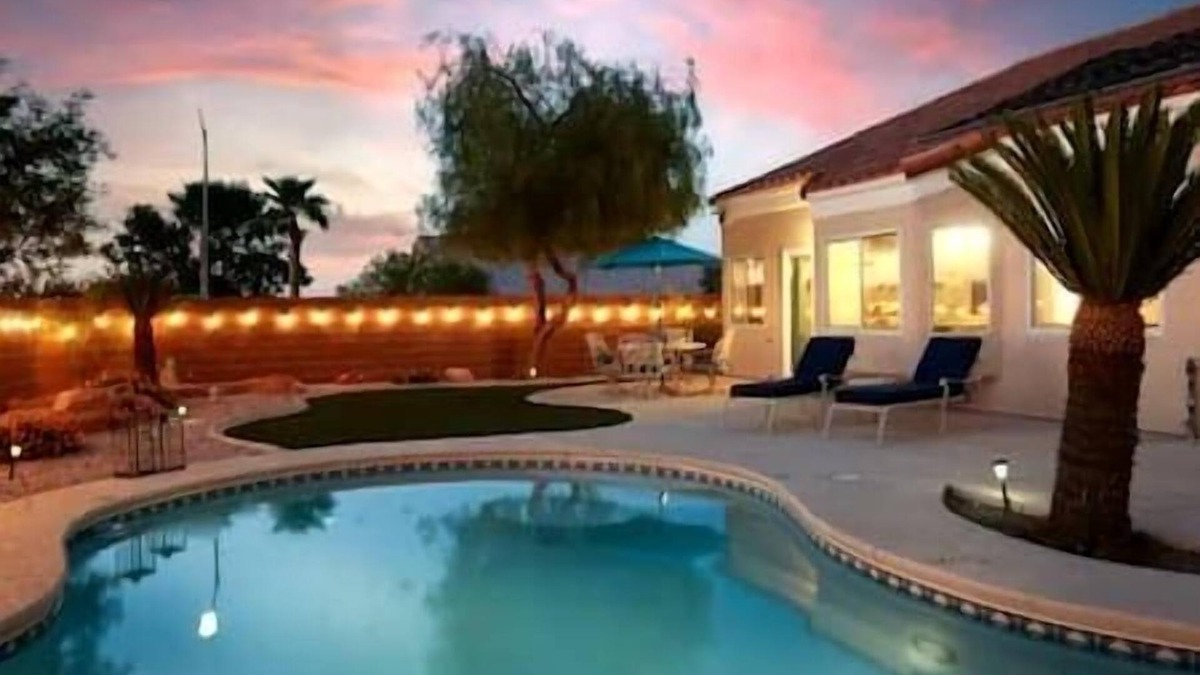 MacDonald Ranch House | Zen House - Newly Remodeled 3BR + Den with Pool